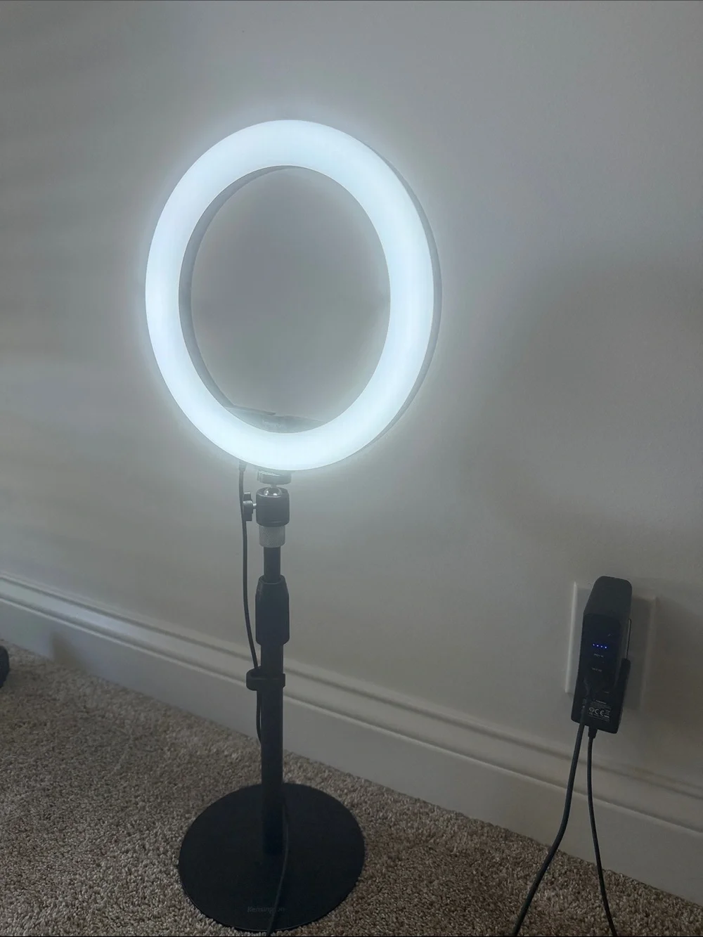 Telescoping Ring LED Light Desk Stand - Black/White- Kensington